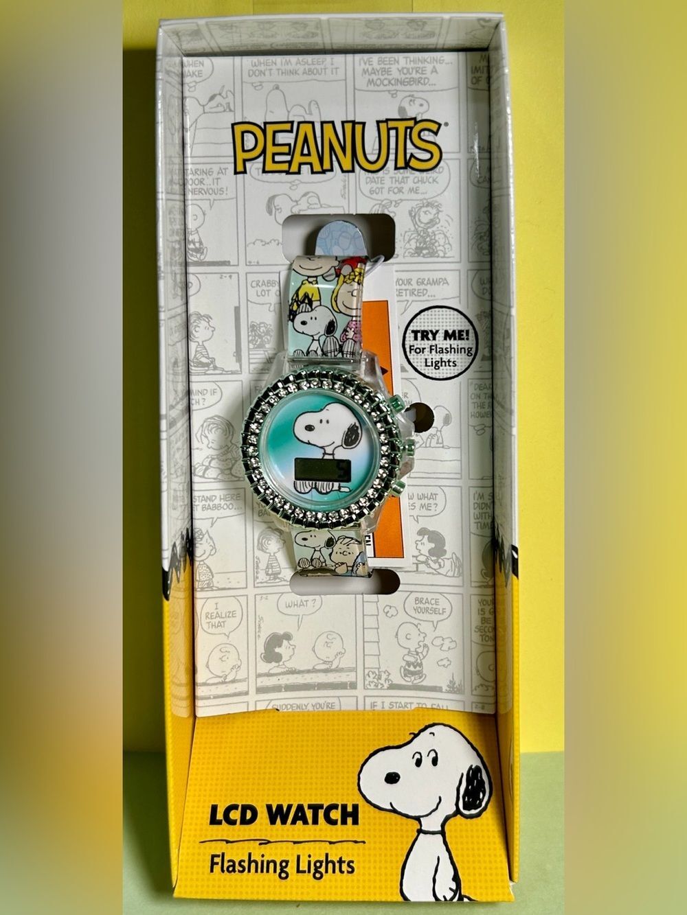 Peanuts LCD Watch Flashing Lights LED Display Snoopy Kids ,New in Package